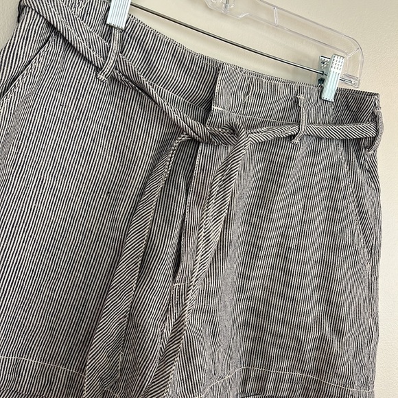 Abercrombie & Fitch high rise blue white stripe linen blend belted sho… - Picture 2 of 7